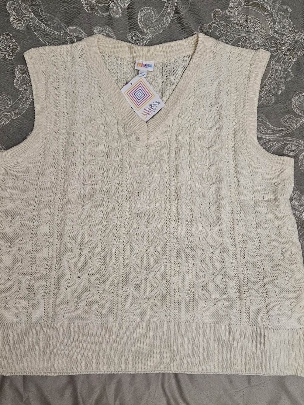 Lularoe XL Cream Cable Knit V-Neck Sweater Vest - Women NWT